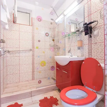 Red * Бухарест