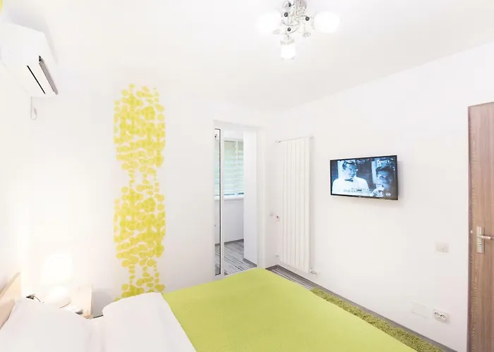 Red * Бухарест